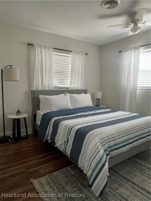 4350 Lakeview Dr, Sebring, FL 33870 - bedroom with ceiling fan, baseboards, visible vents, and wood finished floors
