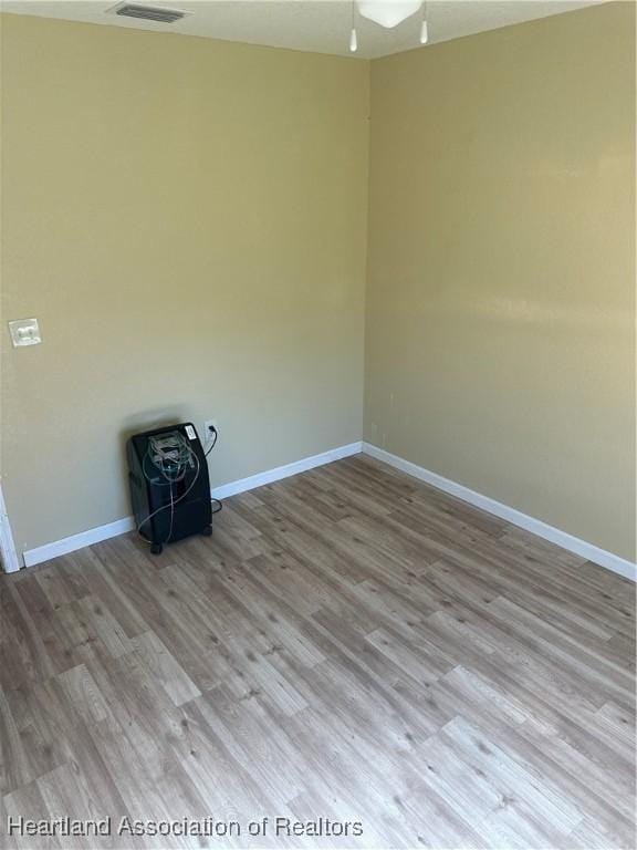 2633 W Newton Rd, Avon Park, FL 33825 - unfurnished room with baseboards, visible vents, wood finished floors, and ceiling fan