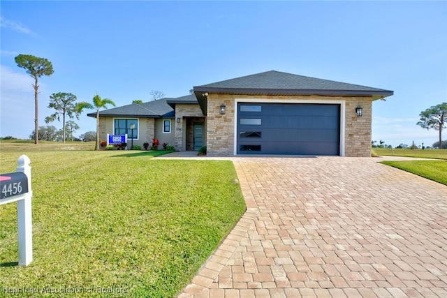 view of front facade featuring a front yard and a garage