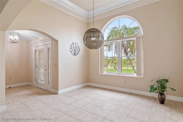800 Spring Blvd, Sebring, FL 33876 - tiled spare room featuring a chandelier, arched walkways, crown molding, baseboards, and a towering ceiling