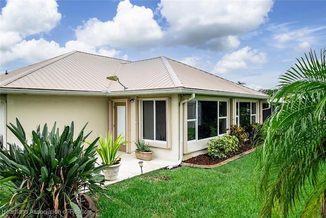 800 Spring Blvd, Sebring, FL 33876 - rear view of house with stucco siding and a lawn