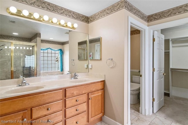 800 Spring Blvd, Sebring, FL 33876 - full bath with toilet, double vanity, and a shower stall