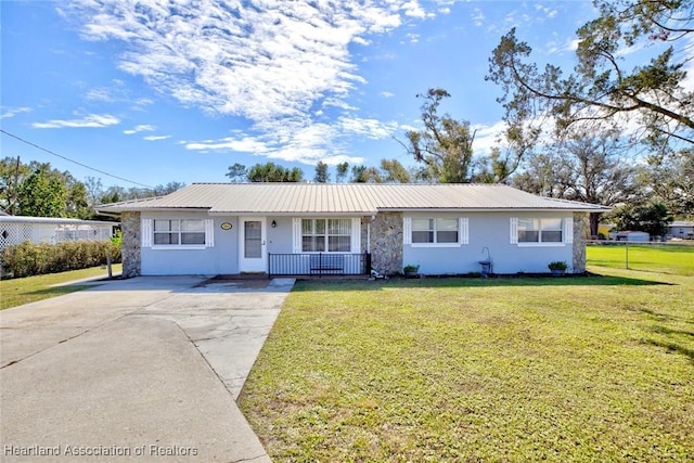 single story home with a front lawn and covered porch