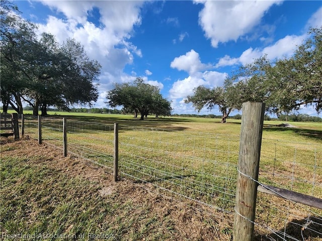 view of yard featuring a rural view