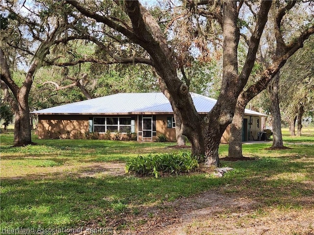 ranch-style home with a front yard