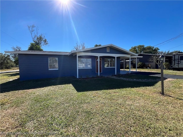 view of front of house with a front lawn