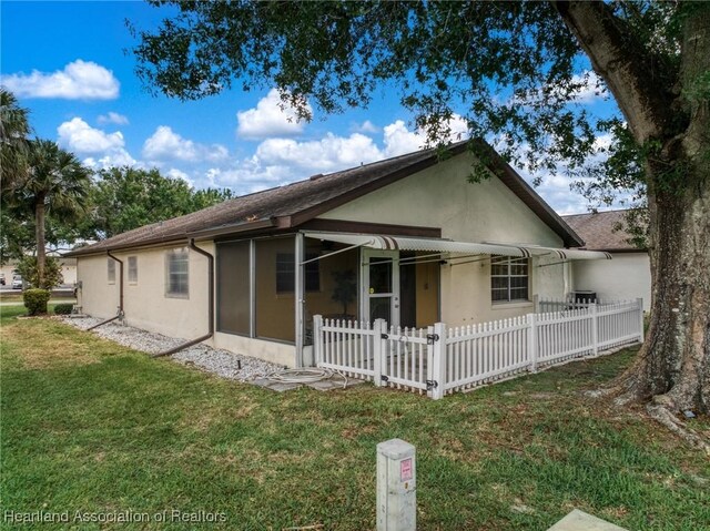 158 Parkview Cir, Lake Placid, FL 33852 - view of front facade with a sunroom, roof with shingles, and stucco siding