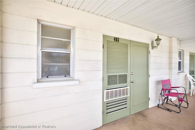 entrance to property featuring covered porch