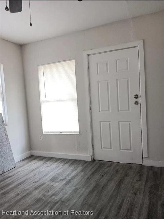 entrance foyer with dark wood-type flooring and ceiling fan