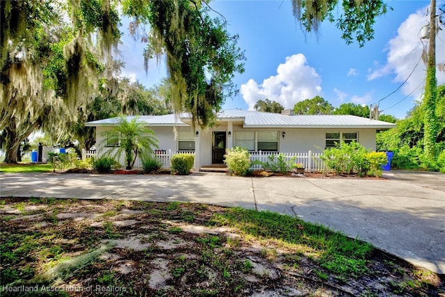 502 Lake Mirror Dr, Lake Placid, FL 33852 - photo 1