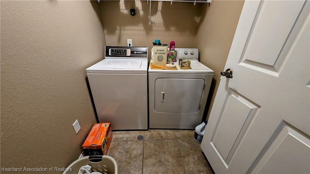 1779 State Road 62nd Rd, Bowling Green, FL 33834 - laundry room with a textured wall, tile patterned floors, laundry area, and washer and clothes dryer