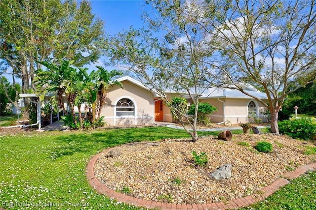 ranch-style house featuring a front yard