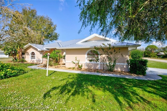 ranch-style home with a front lawn