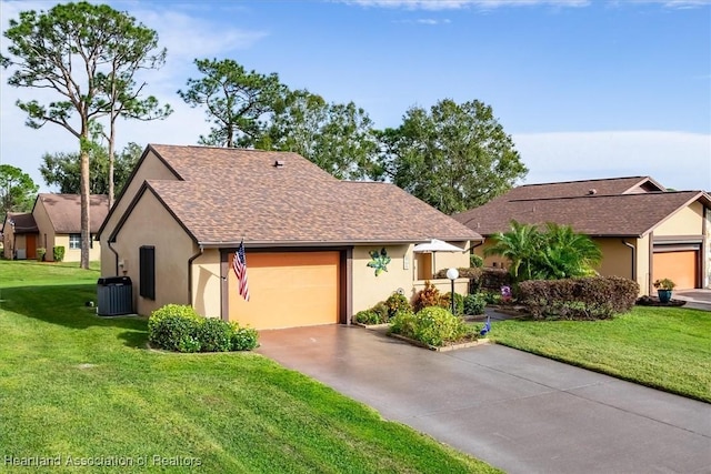 view of front of property featuring cooling unit, stucco siding, driveway, and a front lawn