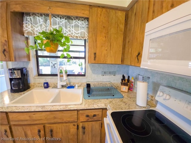 1503 Goldbud St, Lake Placid, FL 33852 - kitchen featuring tasteful backsplash, a sink, white appliances, and light countertops