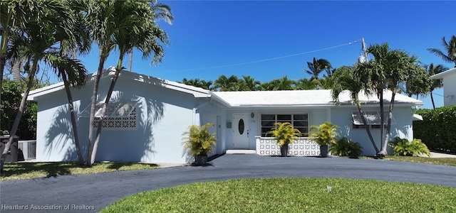 115 Elwa Pl, West Palm Beach, FL 33405 - single story home featuring stucco siding and curved driveway