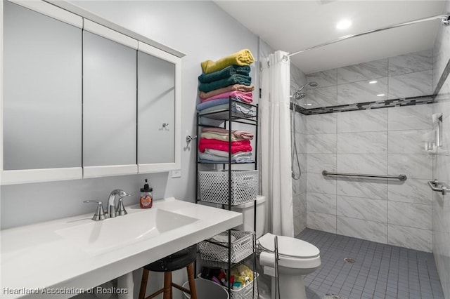 4910 Perch Ave, Sebring, FL 33870 - bathroom with toilet, a stall shower, and a sink