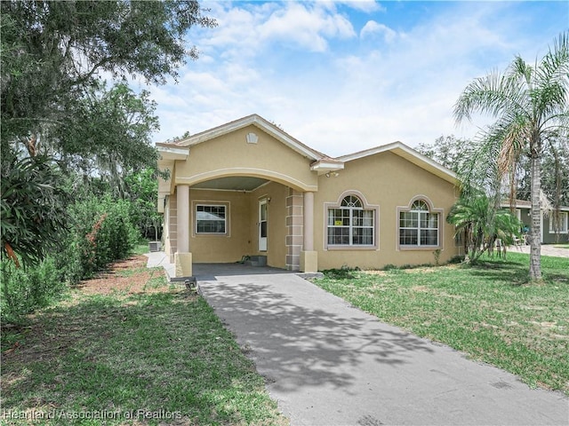 1621 Warfield Pl, Sebring, FL 33870 - view of front facade featuring stucco siding, a carport, asphalt driveway, and a front yard
