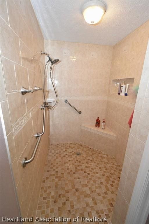 bathroom featuring a tile shower