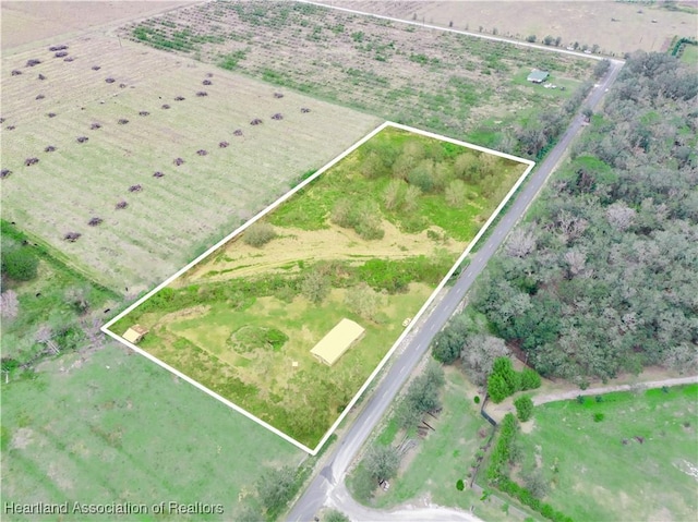 birds eye view of property featuring a rural view