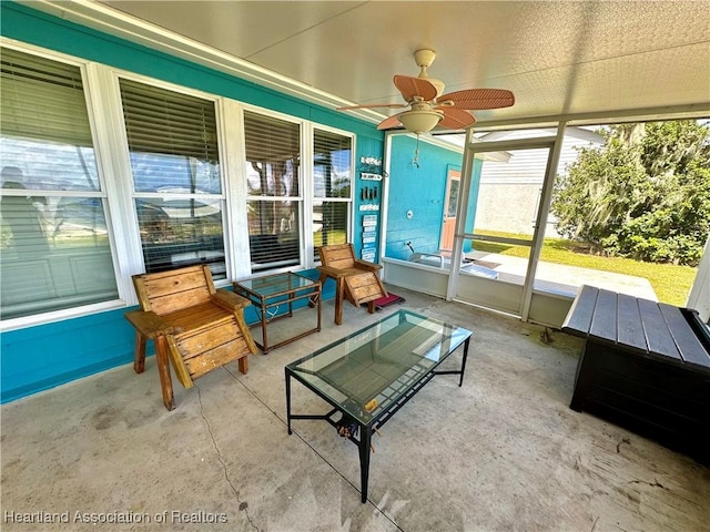 sunroom with ceiling fan