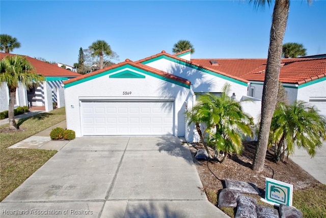 view of front facade with a garage