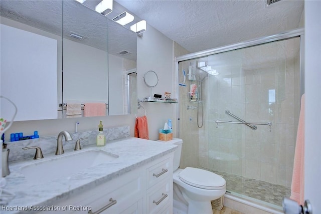 full bathroom with toilet, a shower stall, visible vents, and a textured ceiling