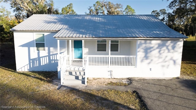 view of front of home with covered porch