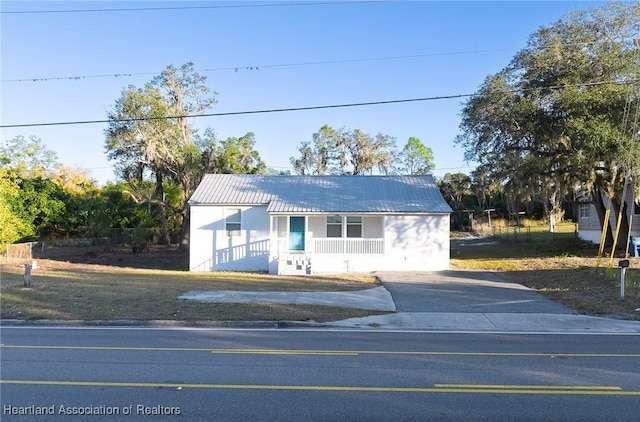 view of front of home featuring a porch