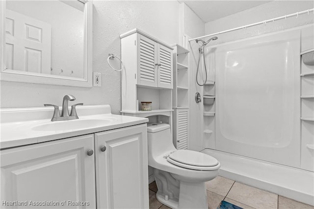 1108 Edgemoor Ave, Sebring, FL 33870 - bathroom with vanity, a shower, and tile patterned flooring