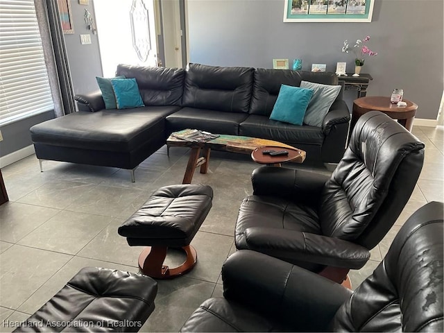 1570 Spring Ln, Lake Placid, FL 33852 - living area featuring baseboards and tile patterned floors