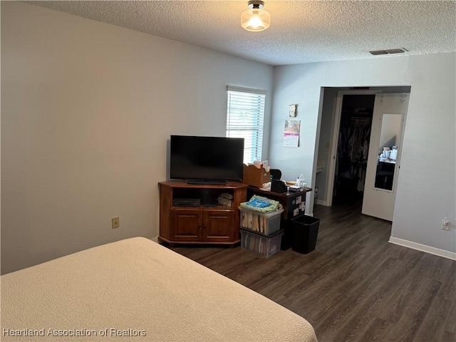 103 Fox Rd, Lake Placid, FL 33852 - bedroom featuring a textured ceiling, visible vents, and dark wood-style flooring