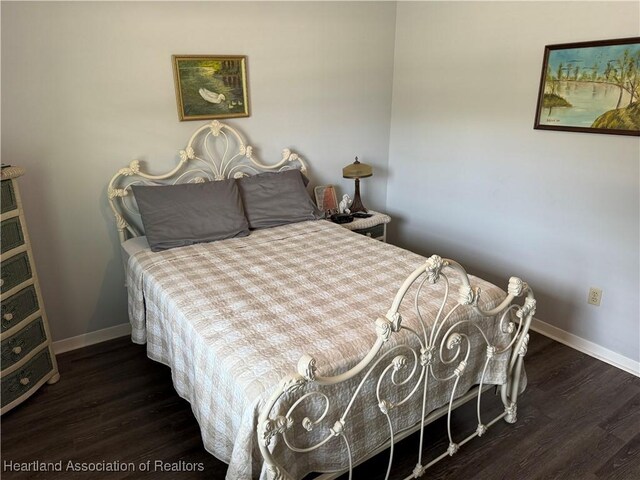 103 Fox Rd, Lake Placid, FL 33852 - bedroom featuring baseboards and wood finished floors
