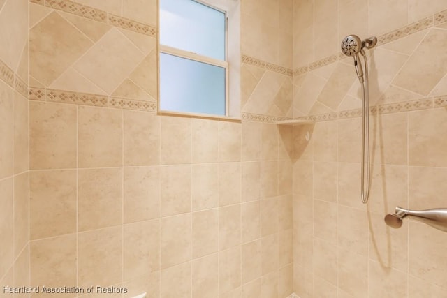 bathroom featuring tiled shower