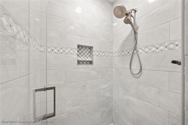 2036 Ashley Oaks Cir, Sebring, FL 33870 - bathroom featuring a shower stall
