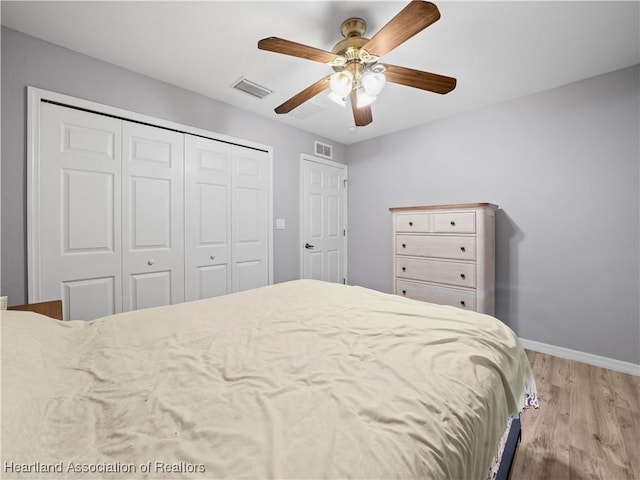 bedroom featuring light wood-type flooring, a closet, and ceiling fan