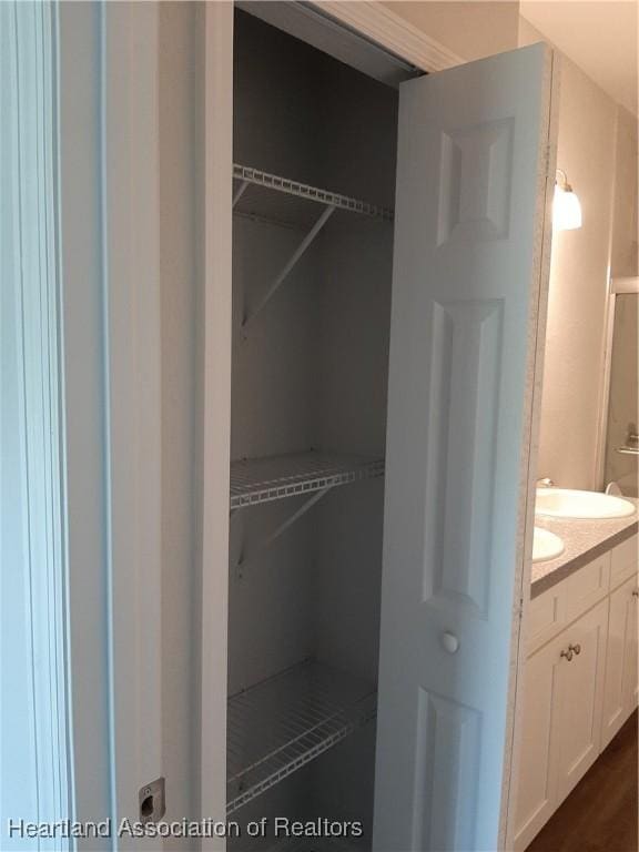 1508 Las Villas Blvd, Sebring, FL 33870 - closet featuring a sink