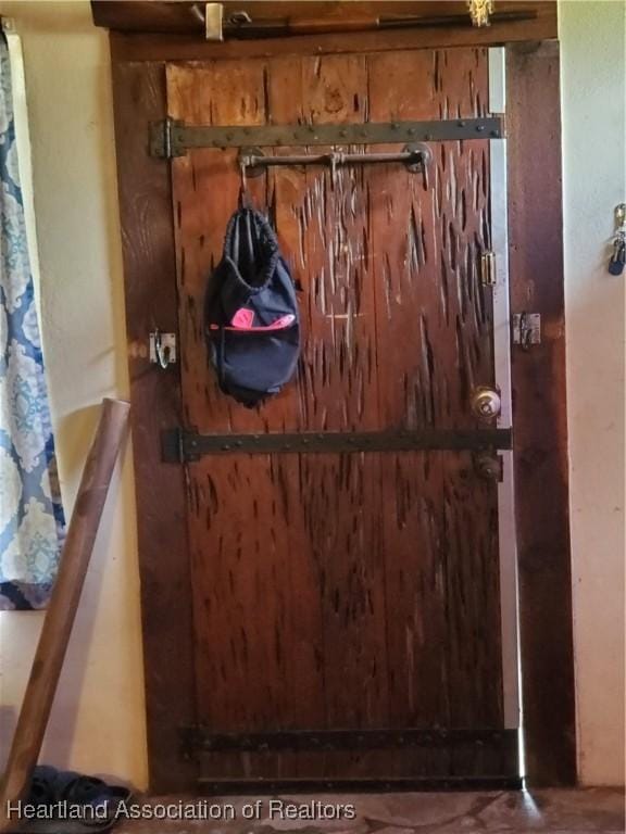 12115 S US Highway 41, Gibsonton, FL 33534 - view of mudroom