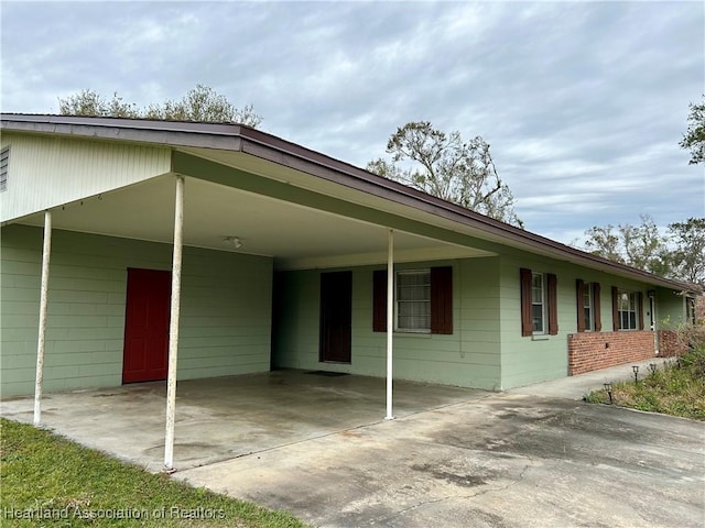 view of front of home with a carport