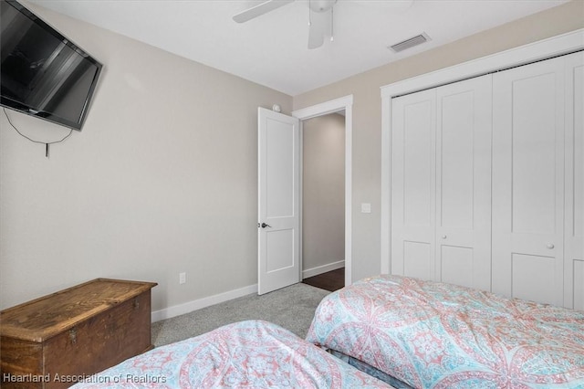 carpeted bedroom featuring ceiling fan and a closet