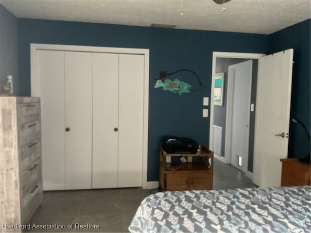 bedroom featuring a closet