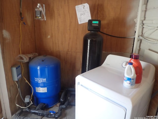 utility room with washing machine and clothes dryer