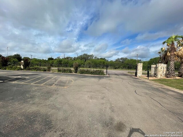 Listing photo 2 for 104 Sutton, Place-Lot Uvalde TX 78801