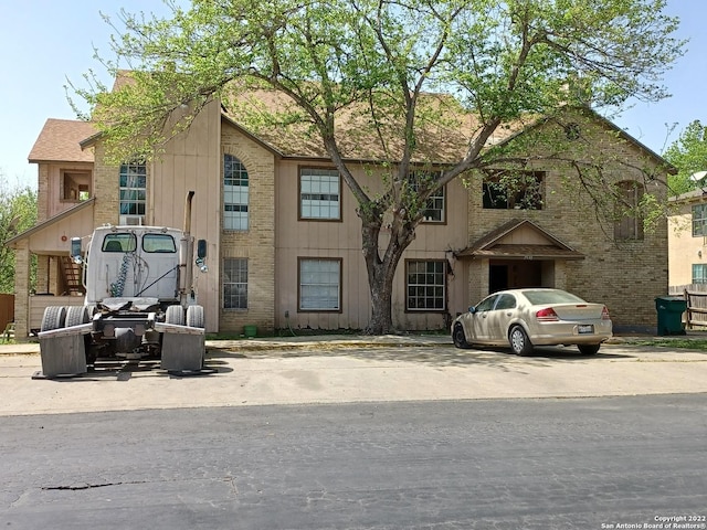 view of front facade