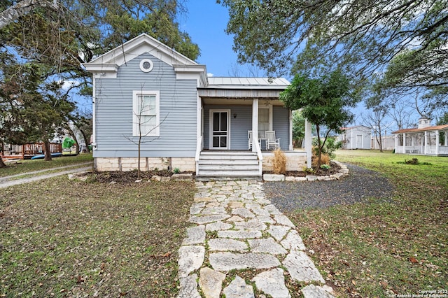 view of front of house featuring a front yard and covered porch