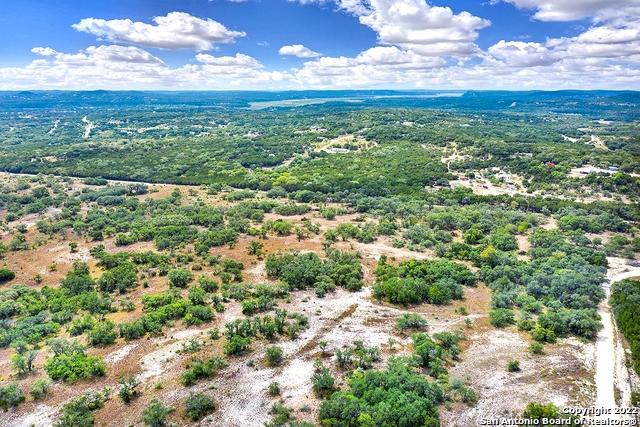 Listing photo 3 for 463 Bruin Creek Rd, Bandera TX 78003