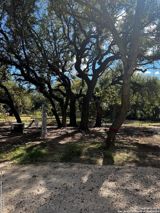 Listing photo 3 for 440 Red Wright Rd, Leakey TX 78873