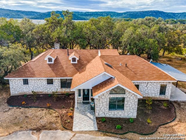 drone / aerial view featuring a mountain view