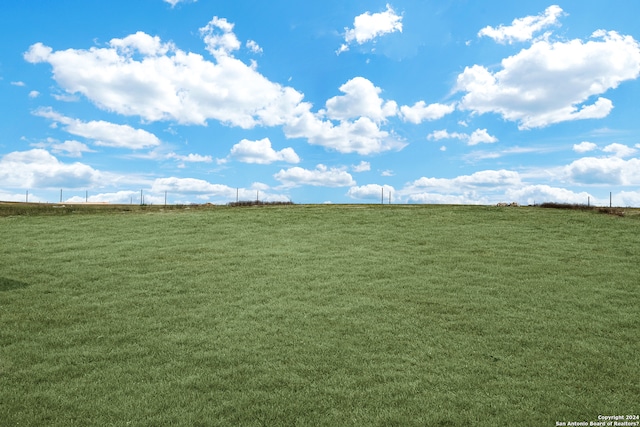 view of yard featuring a rural view