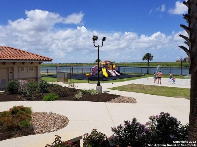 144 E Burgundy Bay Prt, Oconnor, TX 77982